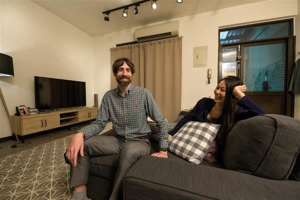 Tom and Joanna enjoy the happiness of their two-person world at their home in Banqiao.
