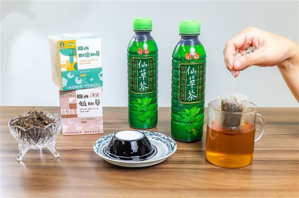 台灣人喜愛仙草，開發出即溶包仙草汁、仙草茶、仙草凍、即溶燒仙草等產品。