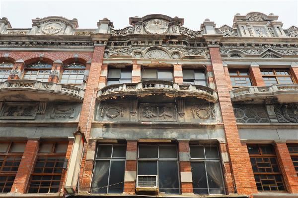 The architecture on Dihua Street hints at the area’s glory days as a center of international trade.