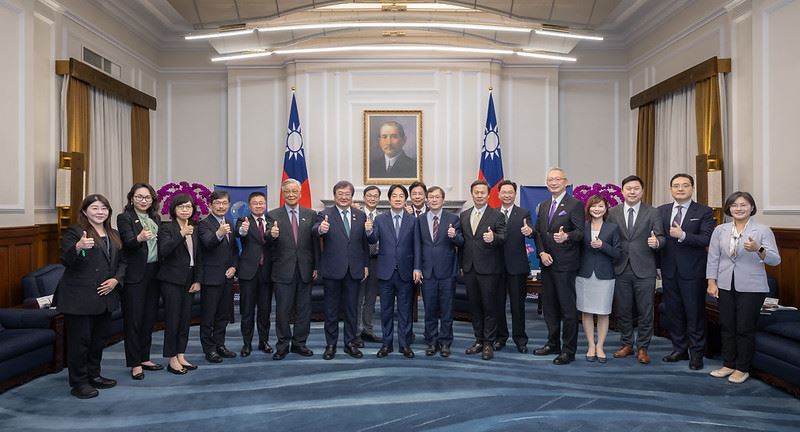 總統接見「世衛行動團」並合影