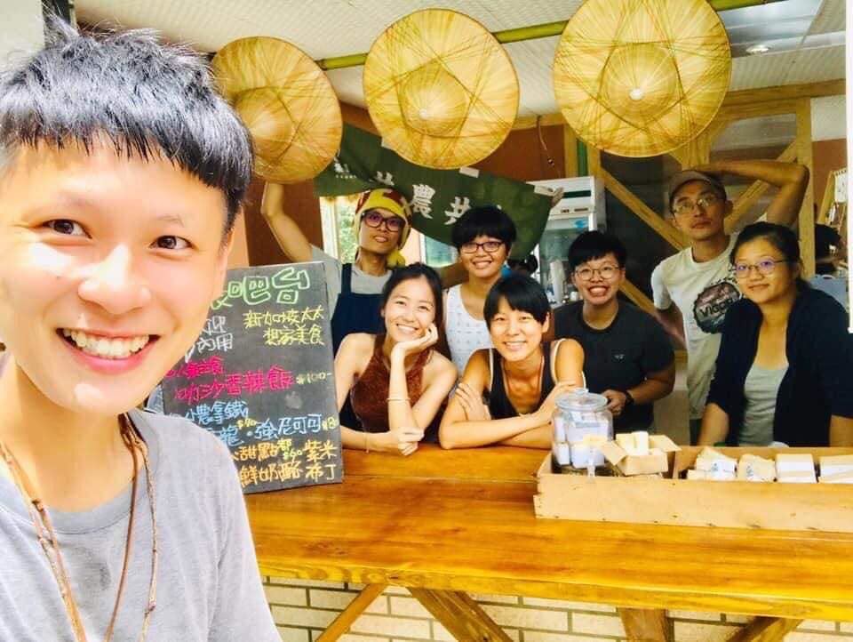 「共農共食」的伙伴六年來定居鹿野，以友善耕作的方式，過著互助共享的生活。圖片來源：曾樂天提供