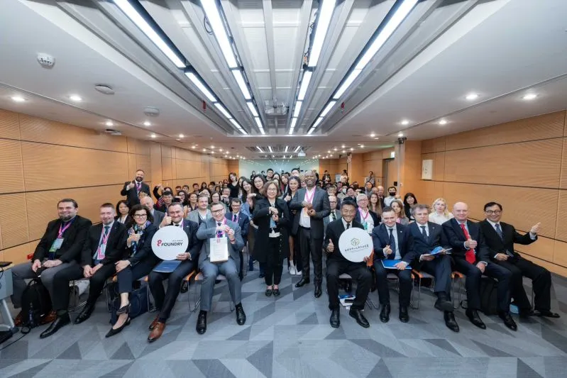 Participants give a thumb-up at the Taiwan-Poland Smart City Forum and B2B Matchmaking Event March 18 in Taipei City. (Courtesy of MOEA)