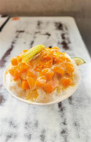 Paris says that one thing Taiwan and France share in common is a love for good food. He is especially fond of Taiwanese xiaolongbao (soup dumplings) and mango ice. (photos by Lin Min-hsuan)
