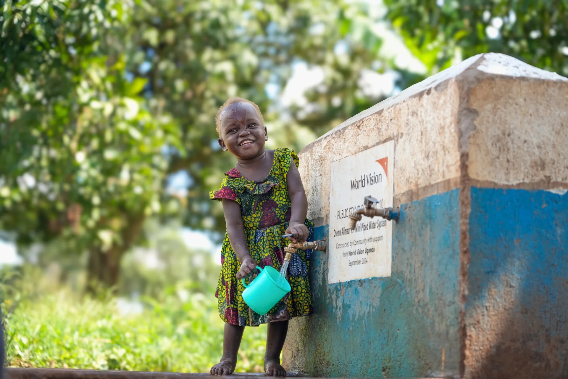 世界展望會在烏干達社區安裝了機械鑽井，鋪設管道並安裝水龍頭(台灣世界展望會提供)