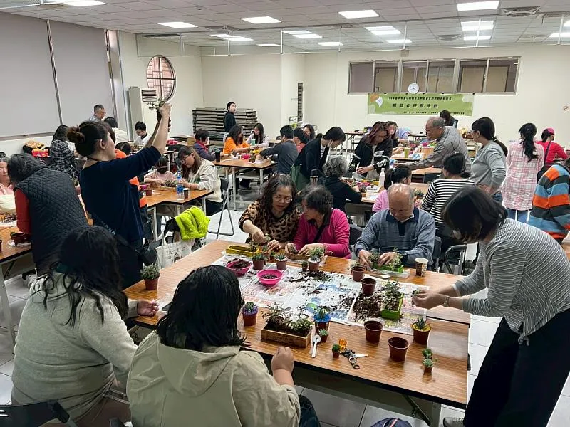 伊甸舉辦園藝療癒課程，替照顧者紓壓。