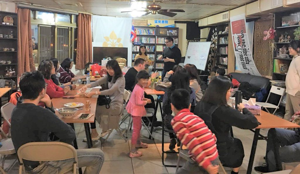 移工和新住民在望見書間找回故鄉的氣息，也在這個空間與他人產生連結（照片來源：望見書間）