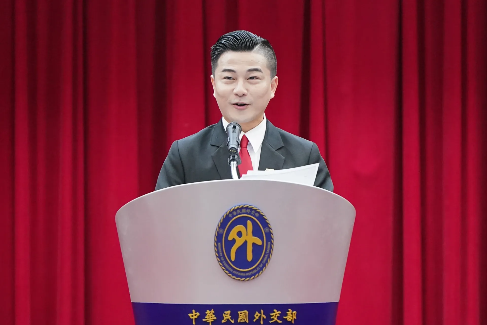 「臺灣國際青年大使協會」首任理事長潘俊仁致詞。
