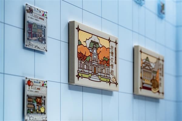 老屋顏團隊把鐵窗花的紋理融進台灣的在地風景設計。