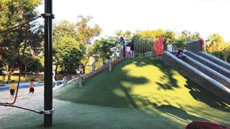 An artificial hill presents multiple avenues for ascent and descent, allowing children to direct their play at Taipei’s Rongxing Garden Park. (Courtesy of PPFCC)
