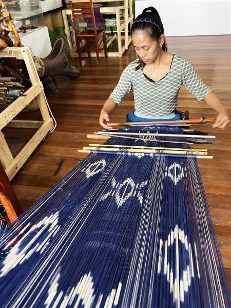 菲律賓與台灣同為海島國家，卻發展出不同的織布特色與技藝脈絡，但雙方都同為延續傳統文化而努力。（比令．亞布提供）
