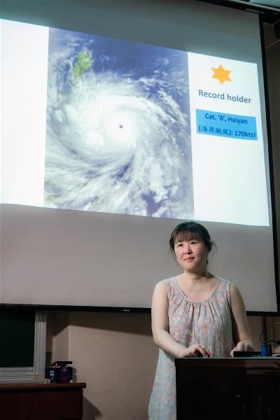 專長為跨領域衛星遙測、大氣與海洋科學的台灣大學大氣科學系特聘教授林依依