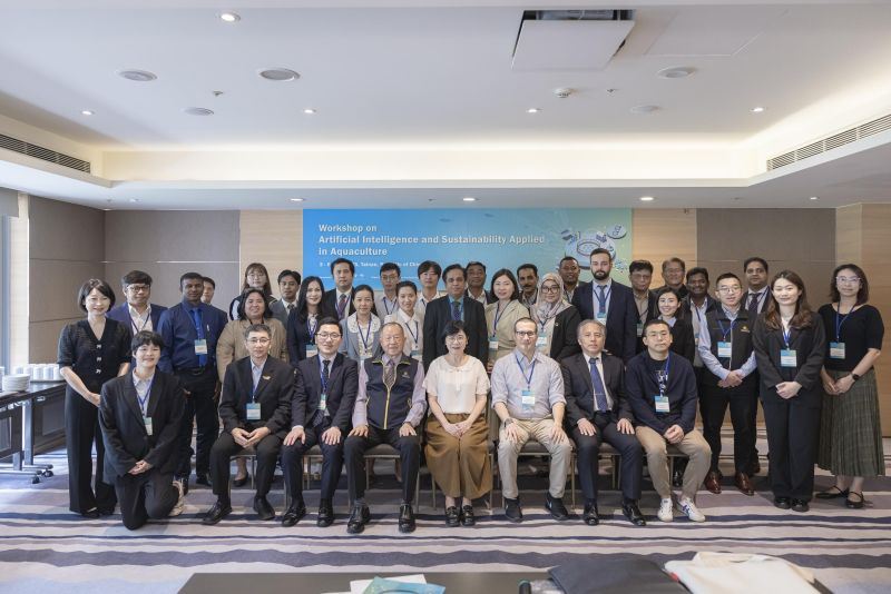 Experts and officials from 14 Asian countries pose for photos at the APO Workshop on Artificial Intelligence and Sustainability Applied in Aquaculture taking place June 3-6 in the southern city of Tainan. (Courtesy of Ministry of Agriculture)