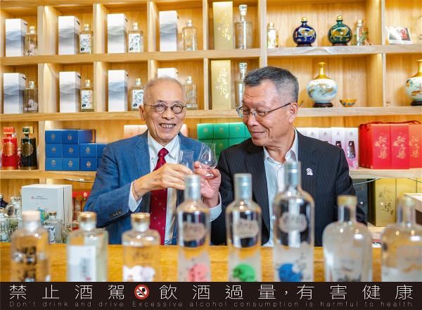 賀木堂創辦人鄭世津（左）與蔡木霖（右）。