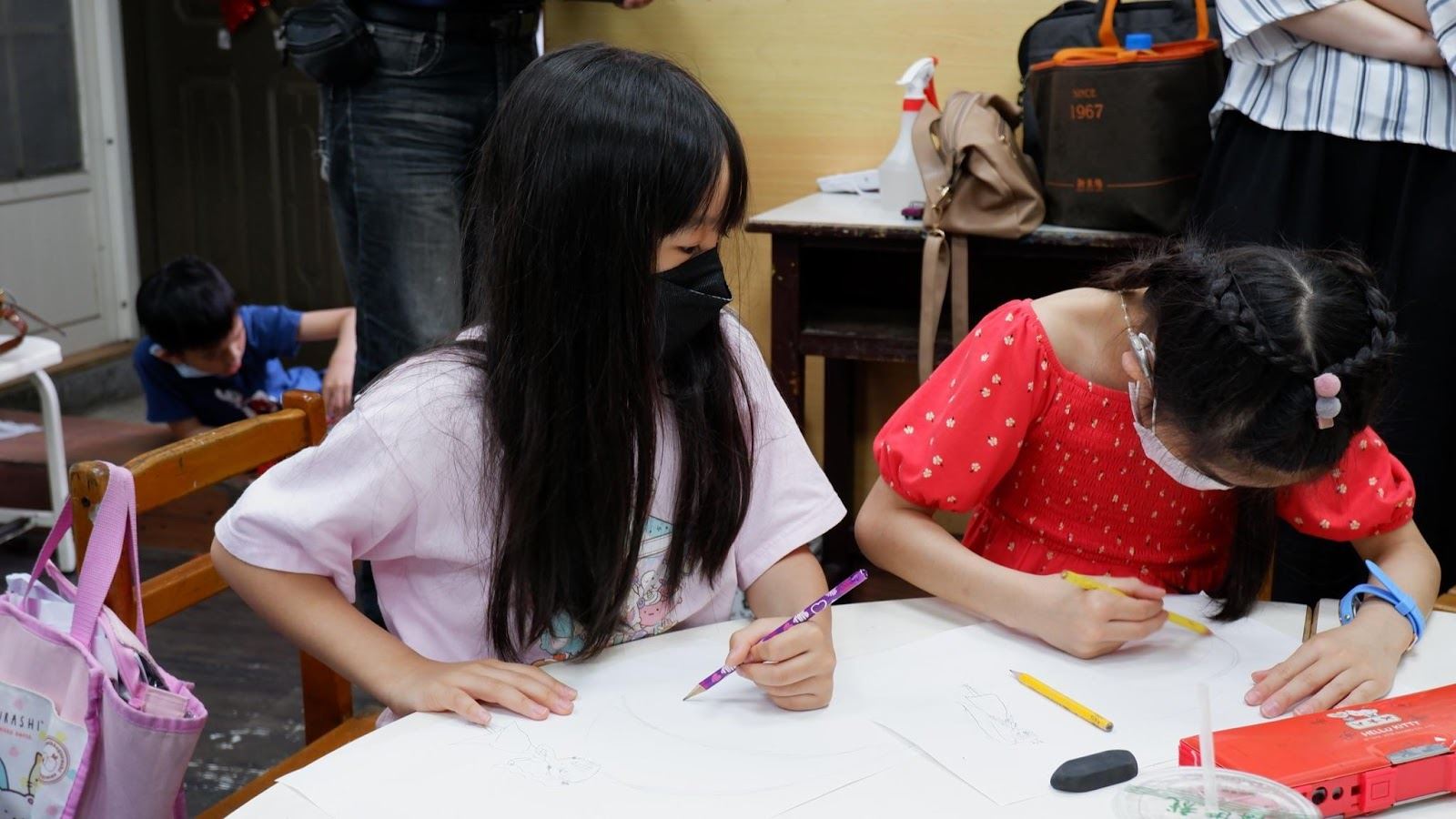 孩童彼此互動。攝影／張芷馨