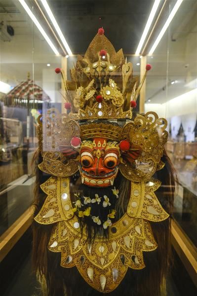 2014年駐台北印尼經貿代表處捐贈巴峇島神獸「巴龍」，臺博館將之列為一級典藏品。