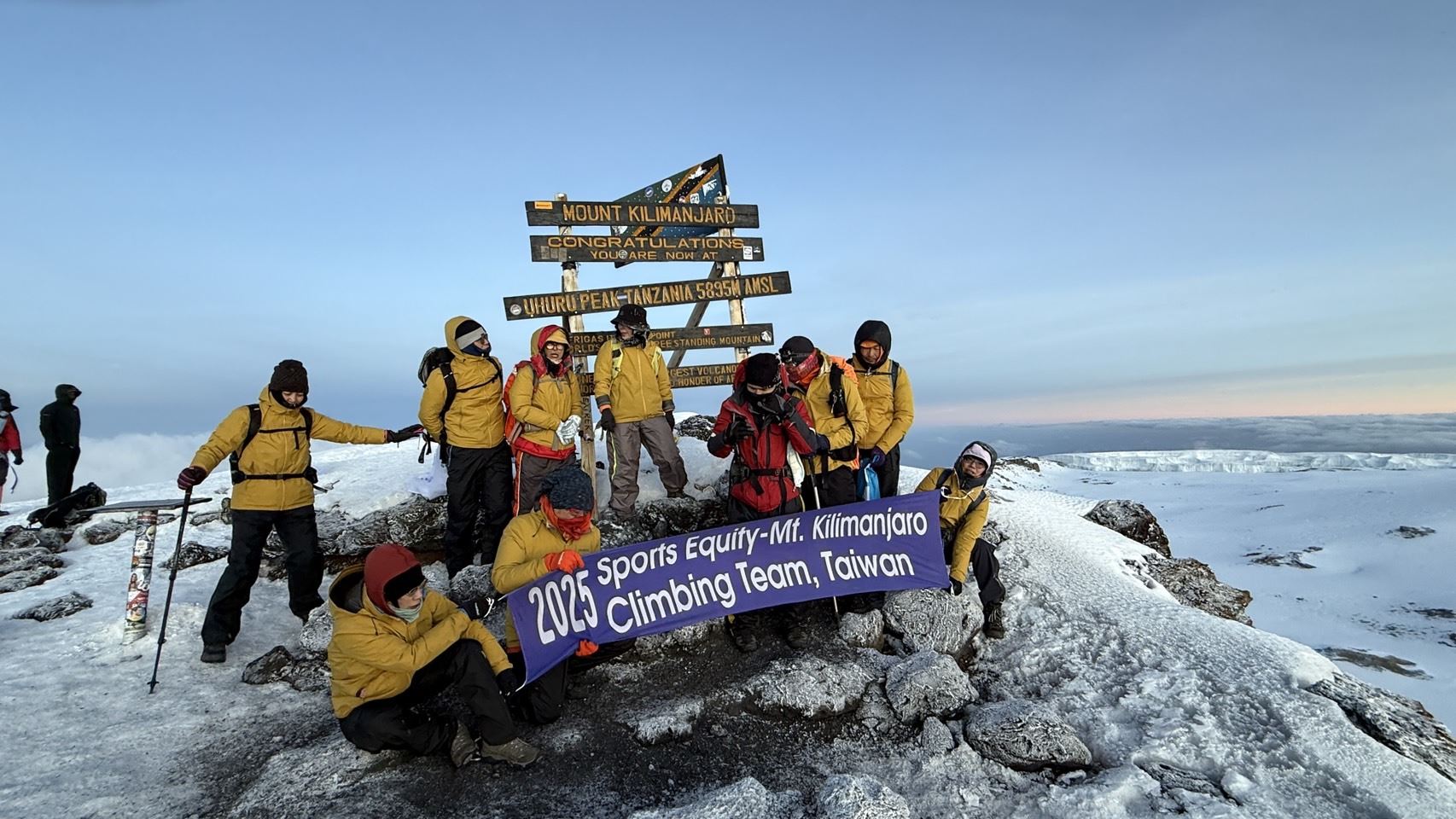 中華民國健行登山會辦理「2025運動平權吉力馬札羅海外攀登隊」