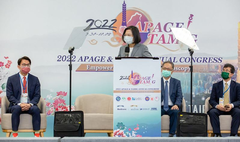 蔡英文總統10月1日下午出席「第22屆亞太婦產科內視鏡暨微創治療醫學會(APAGE)學術年會及台灣婦產科內視鏡暨微創醫學會(TAMIG)年會暨會員大會」