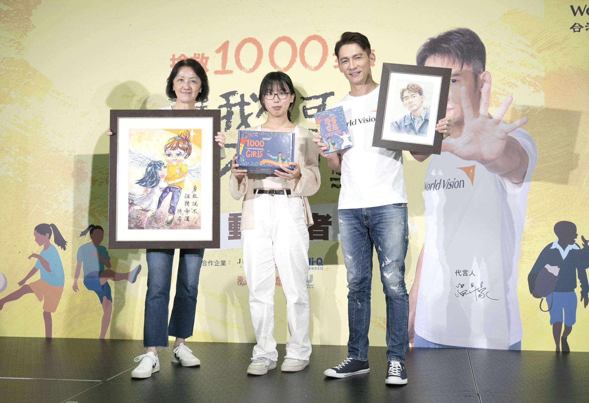 記者會上,小妤贈送温昇豪親手繪製的肖像畫,更以展望會「搶救女孩」為畫作主題致贈李紹齡會長,象徵展望會連結資助人及社工一起幫助女孩!(台灣世界展望會)