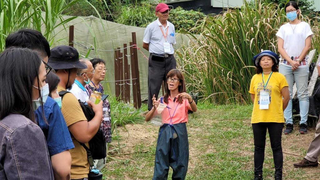 參與20多年社區工作的大學老師藍美雅（右2黃衣），目前也因疫情暫緩深化社區遊程的計劃（照片來源：陳佳楓）