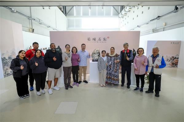 卡蒂爾大使參觀花蓮縣文化局石雕博物館。