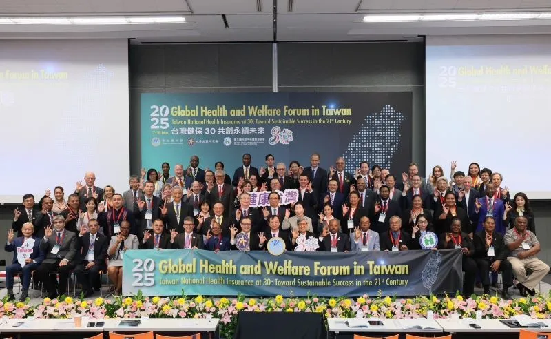 Minister of Health and Welfare Shih Chung-liang (front center) stands with participants at the 2025 Global Health and Welfare Forum in Taiwan, Nov. 17 in Taipei City. (Courtesy of MOHW)