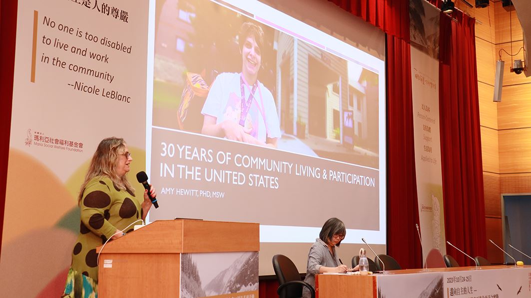 艾咪∙休威特博士在障礙領域的涉略極為廣泛，過去40 年來，她從事許多不同的職務，致力於提升障礙兒童、成人及其家庭的社會融合和生活品質。