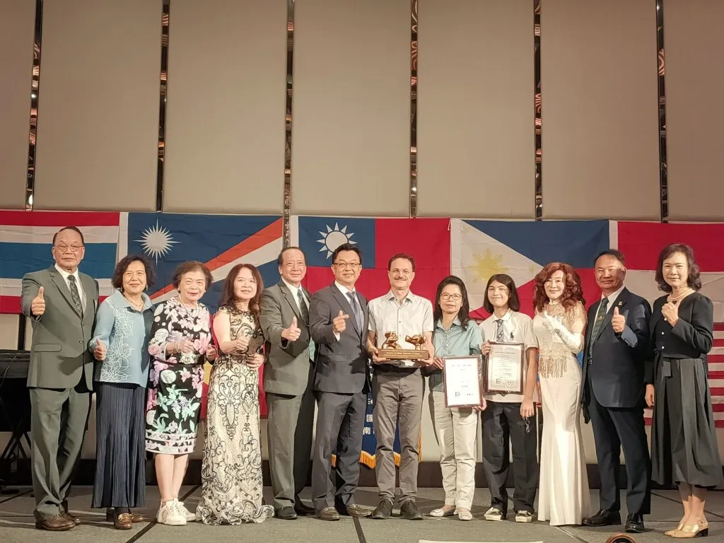 中華民國國民外交協會台南市會舉辦中秋外賓聯歡晚會,現場冠蓋雲集,邀集許多外交使節共同歡慶。 (記者林雪娟攝)