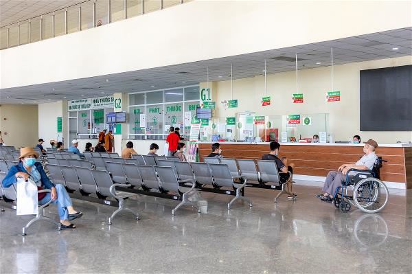 偌大的震興醫院，有著星級酒店的闊綽空間格局。