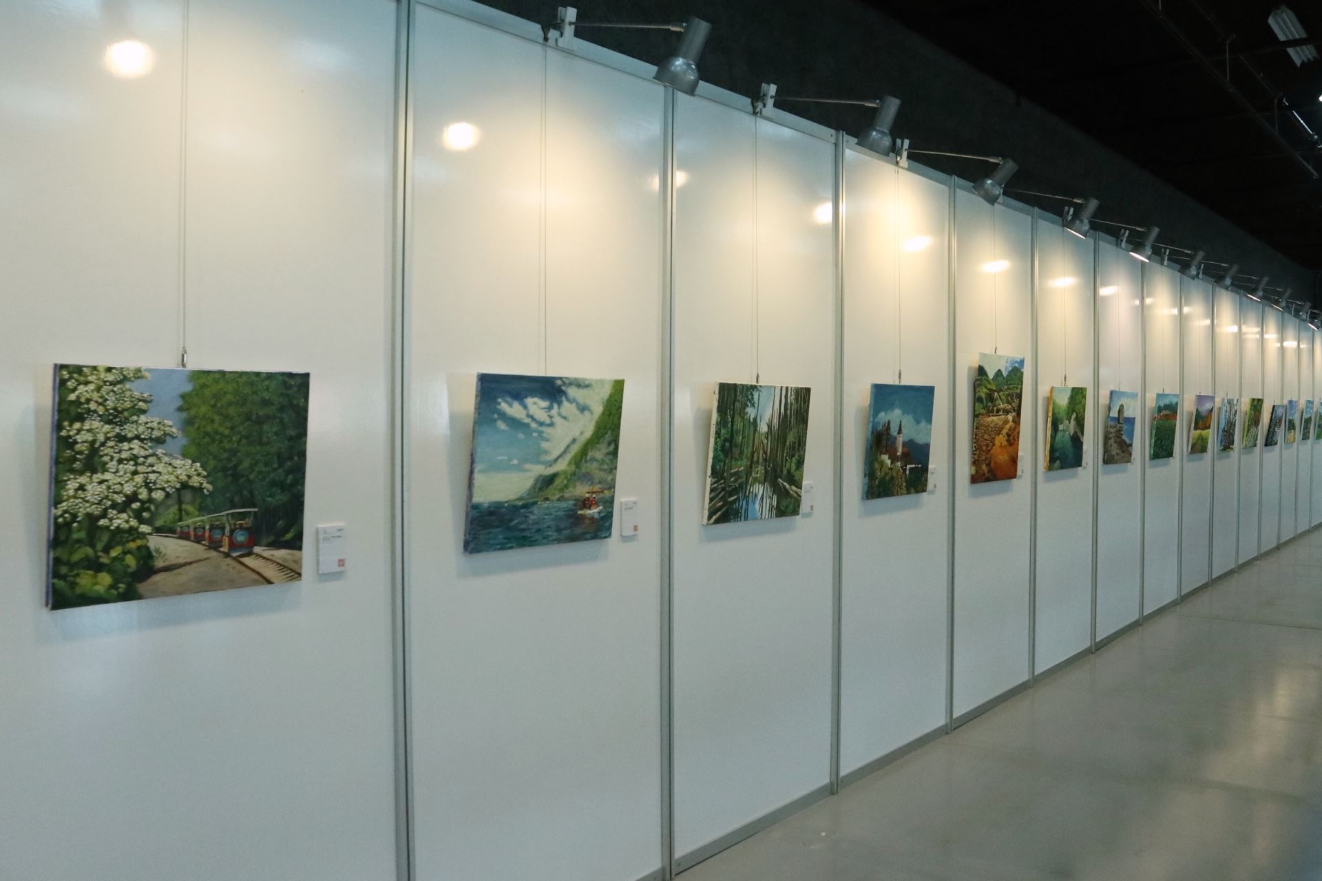 伊甸萬芳啟能中心作者以台灣之美為主題，帶大家用畫作來場旅遊饗宴