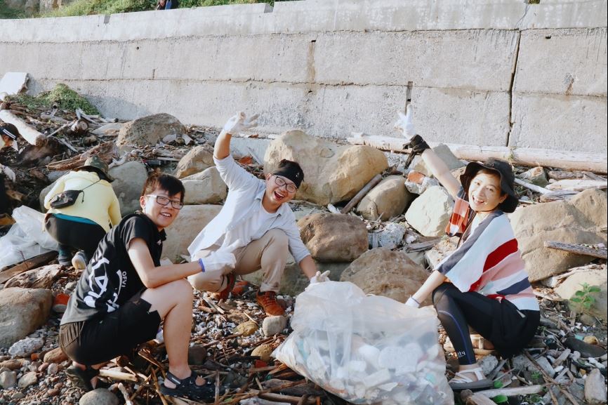 Participants in the World Cleanup Day beach cleanup