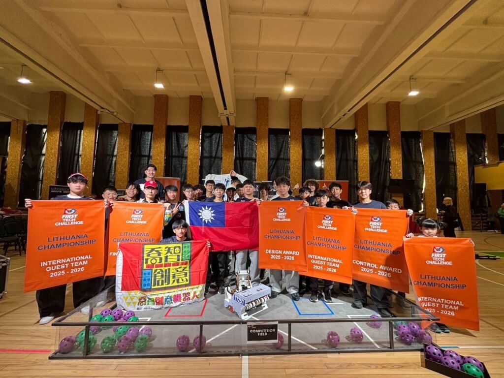 台灣機器人教育聯盟7日至8日帶領由台灣高中生組成的4支機器人隊伍，參加於立陶宛舉行的FIRST科技挑戰賽獲得佳績。（駐立陶宛台灣代表處提供）中央社記者游堯茹維爾紐斯傳真　115年3月10日
