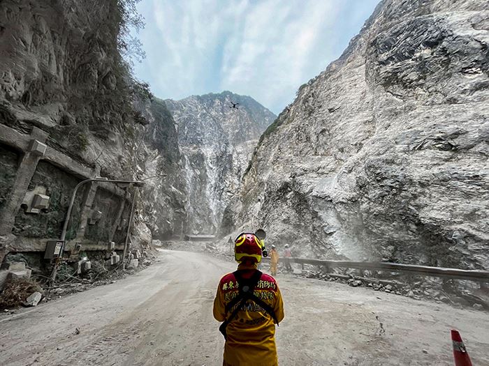 Pingtung County fire department personnel use drones to assess the damage caused by an earthquake centered on Hualien County in April 2024. (Courtesy of Pingtung County Fire and Emergency Services Bureau)