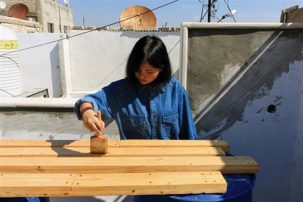 In Jordan, each weekend Hu Chun-yuan worked as an intern with the urban agriculture NGO “Greening the Camps.” She worked side by side with Palestinian refugees building vegetable gardens and doing community greening.