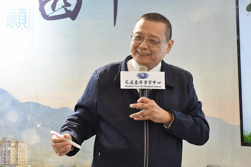 大愛感恩科技公司總經理李鼎銘以「救治生命，也可守護地球：醫療廢棄物的永續新生命」為題分享。在場的聽眾每人還獲得一支首度面市的以醫材再生製作的「三（色）合一」筆。