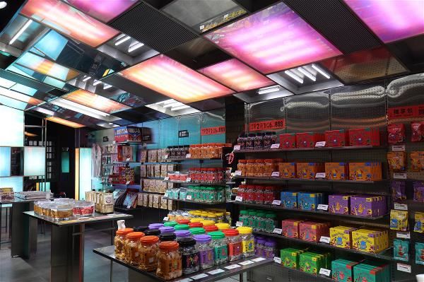 DoGa台北迪化店抓住年輕人口味,賣到翻掉的酥脆辣椒餅乾零嘴一定得來一點。