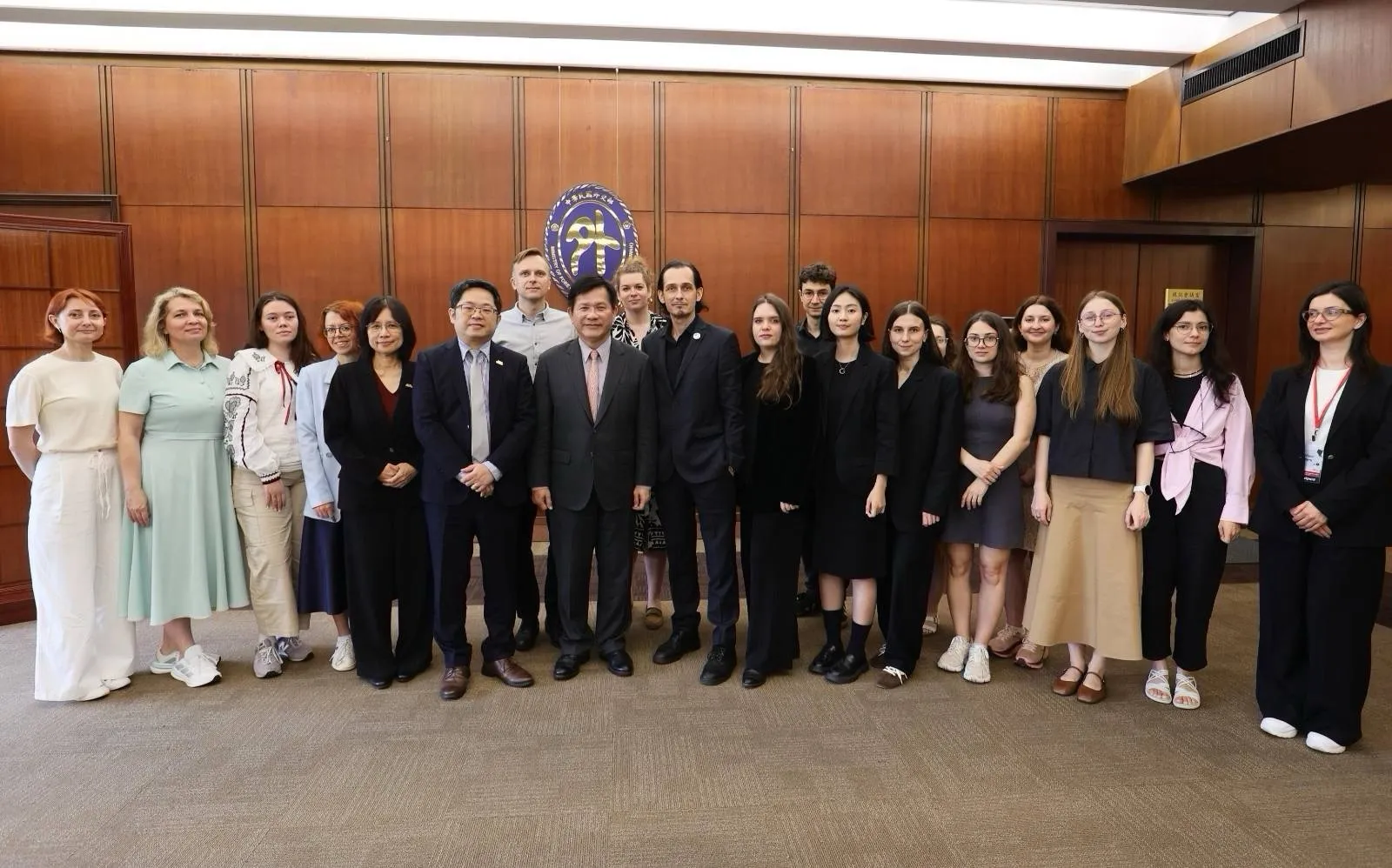 外交部長林佳龍與RSF歐洲記者團合影。