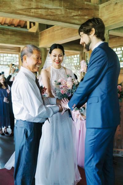 The wedding of Tom Fifield and Joanna Huang, who both love tradition, followed the old ways. (courtesy of Tom Fifield)