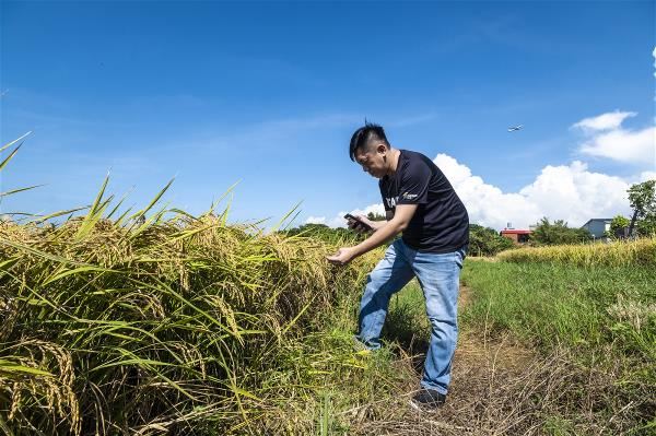 Wu says farmers do not need abstruse numbers; they need precise answers to practical questions such as, “Exactly how many grams of water are there in 3,000 grams of soil?”