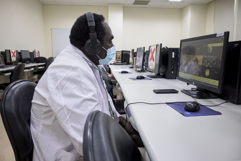 於本院培訓之巴布亞紐幾內亞醫師參與視訊會議