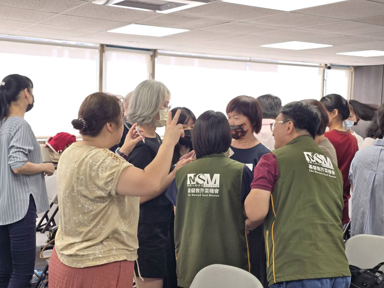 志工培訓課程透過實務演練與案例討論，提升面對社區需求的回應力與同理心。（芥菜種會提供）