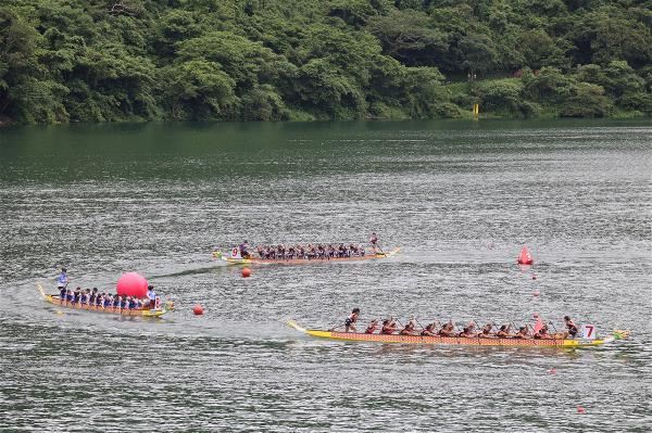 2,000公尺長距離環繞賽，是一項考驗耐力、體力與過彎技巧的追逐戰。過程緊張刺激，是國內少見的比賽項目。