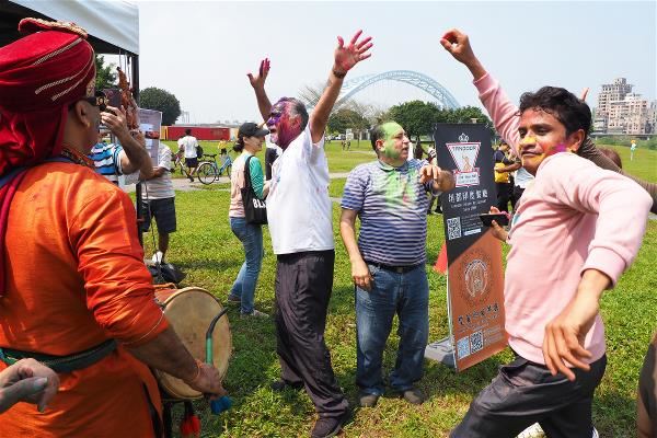 At the Holi Festival, people dance without restraint as they welcome the spring.