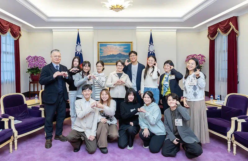副總統與「青年百億海外圓夢基金計畫」圓夢青年合影