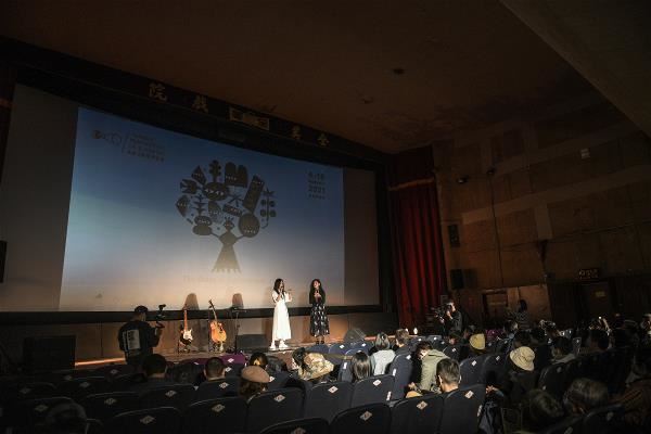 Singer Fran was invited to perform at the Taiwan Film Festival UK & Nordic when it was held in Taiwan in late 2021. (photo by Kent Chuang)