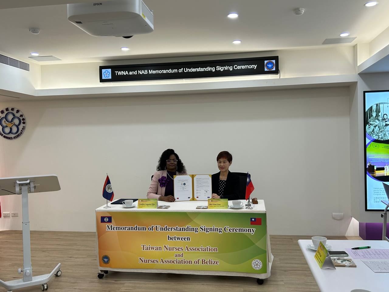 台灣護理學會廖美南理事長與貝里斯護理學會Renita Pop理事長簽署合作備忘錄