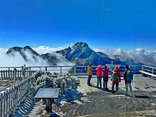 The majestic vista of Yushan’s Main Peak found on the NT$1,000 banknote is the view from the Yushan Weather Station on the mountain’s North Peak.