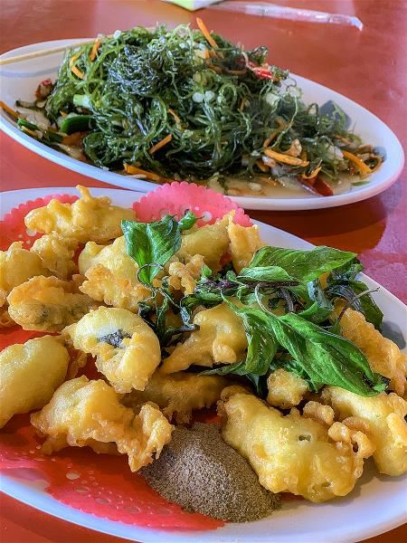 本名為「小鰭鐮齒魚」的「那個魚」,酥炸後入口即化,是深受東港人青睞的美味。