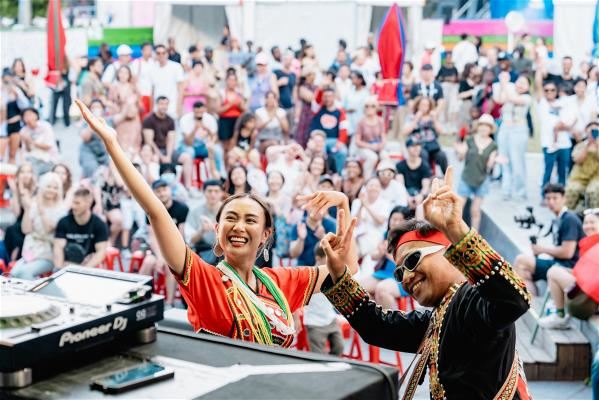 The performers representing Taiwan at the Cultural Olympiad are mostly artists born and bred on our islands. They exude a natural air of freedom and diversity. DJ Dungi Sapor, for example, combines the ancient melodies of the indigenous Amis people with modern electronic music to create a mesmerizing mix.