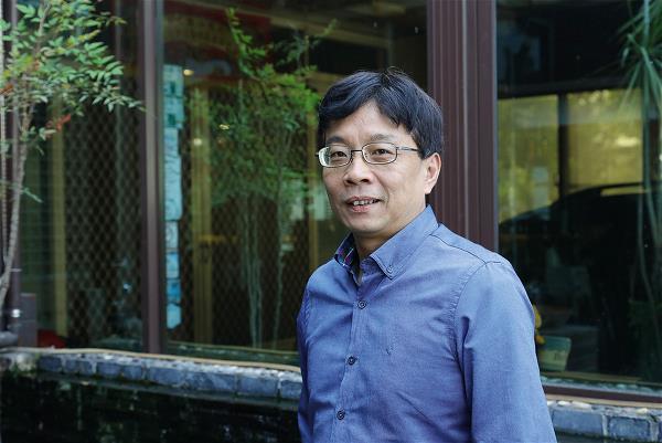 台北糧食協進會執行長劉志偉不僅深諳戰後農業與 土地改革的研究,更擅長以幽默輕鬆的文筆喚起網路 世代對農業的注意。