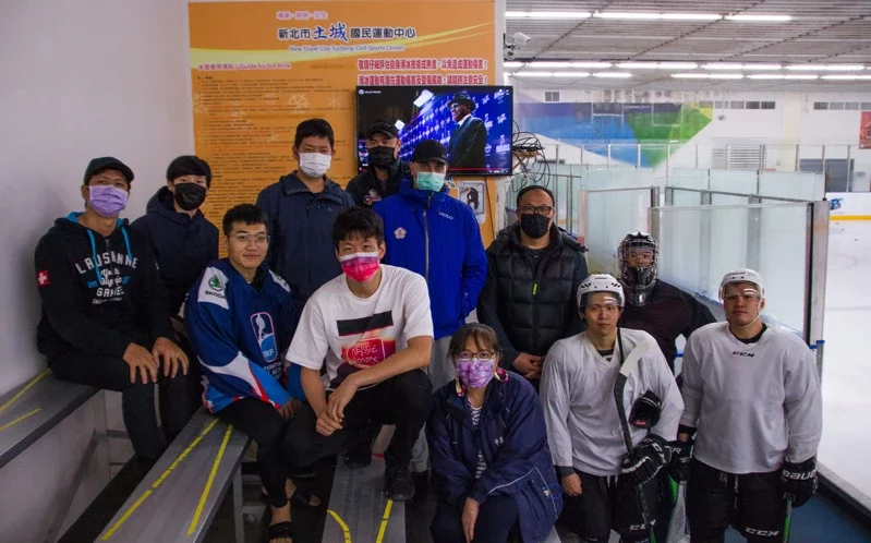 Chinese Taipei Hockey Federation spared no efforts in inviting coaches and players to join the online seminar with retired international ice hockey star Willie O’Ree. (courtesy of Chinese Taipei Hockey Federation)